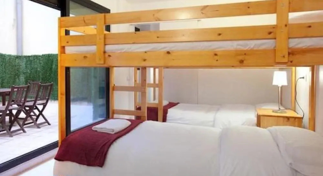 Big 2-level apartment near Park Guell with A/C and free wifi, Забронировать Апартаменты/квартира Апартаменты Барселоны, рядом с Battlefield Live Barcelona, Апартаменты/квартира