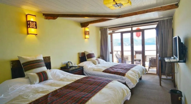 Luguhu Bense Inn, Buchen Sie Hotel Luguhu China