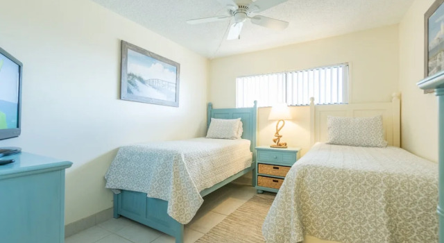 Chateau by the Sea - Cocoa Beach Oceanfront Condos next to the Pier and Port Canaveral, Varaa Huoneisto Cocoa West Space Coast