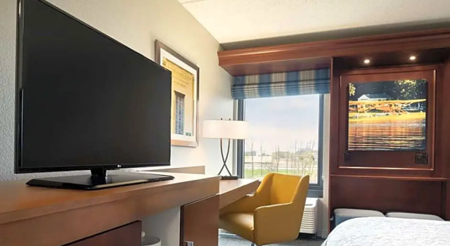Run Of House Hampton Inn Appleton-Fox River Mall Area