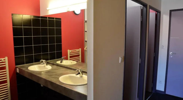 Кровать в общем номере (мужской номер) Auberge de Jeunesse de Morlaix