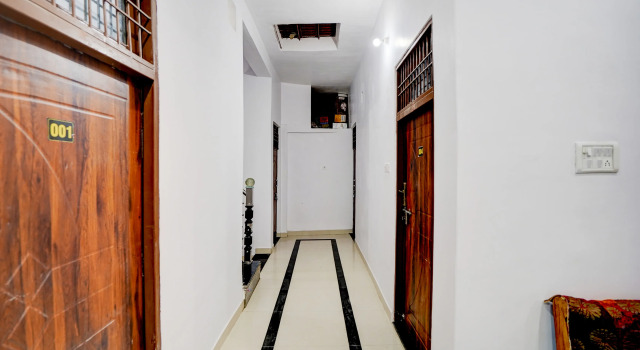 Hotel O Prayagraj Sangam Railway Junction Formerly Veni Madhv Inn, Забронировать Отель Отели Аллахабад 3 звезды, 3*