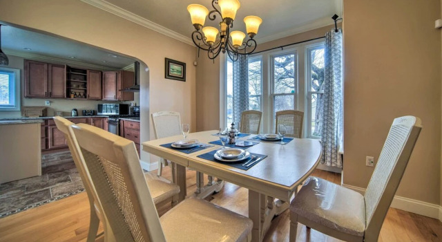 1 Block to Bridge Street: Lake Erie Vacation Home!, Book Hotel 3-stjernede hoteller i Ashtabula, 3*