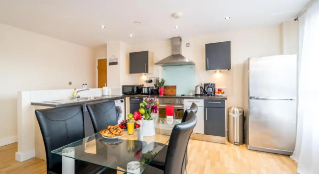 Апартаменты Spacious City 2 Bed, 2 Bath, FREE PARKING & WiFi