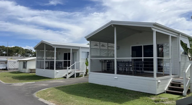 Номер Standard с видом на бассейн Shelly Beach Holiday Park
