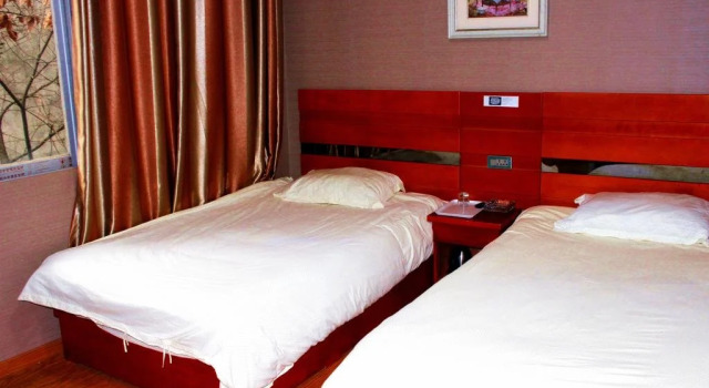 Wudangshan Tanluzhe Youth Hostel, Book Hostel / Vandrerhjem Hostels i Wudangshan, Hostel / Vandrerhjem