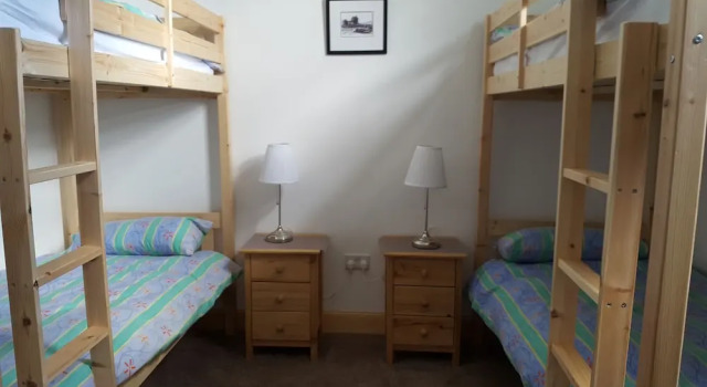 Кровать в общем номере (мужской номер) Helmsdale Lodge - all rooms en-suite
