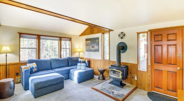 Коттедж 'griz Den' Cabin w/ 2 King Beds Near Glacier!
