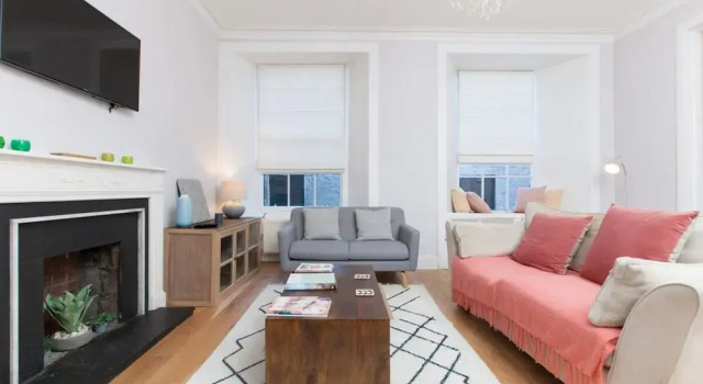 Апартаменты Beautifully Modernised New Town Home