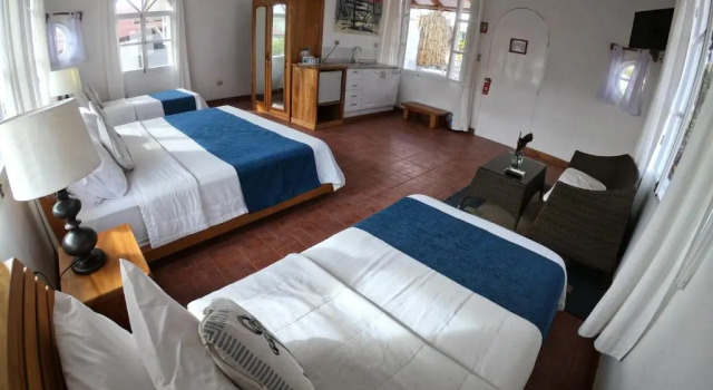 Четырёхместный номер Standard Hotel Angermeyer Waterfront Inn