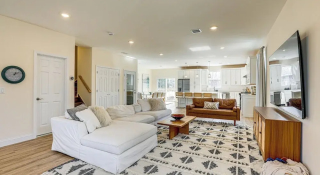 Коттедж Walk to Keansburg Beach! Family Home w/ Pool