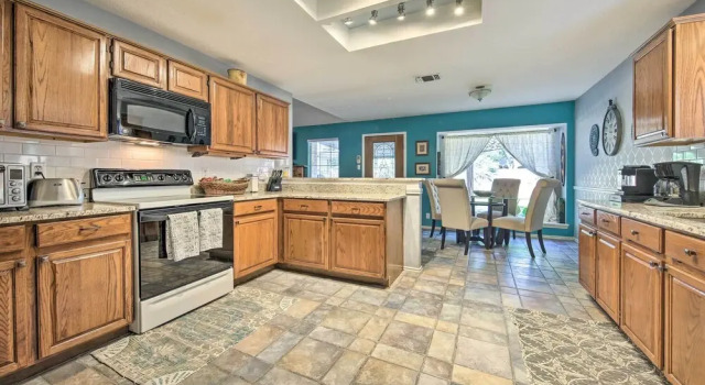 Коттедж с 3 комнатами Peaceful San Antonio Oasis w/ Private Pool + Grill