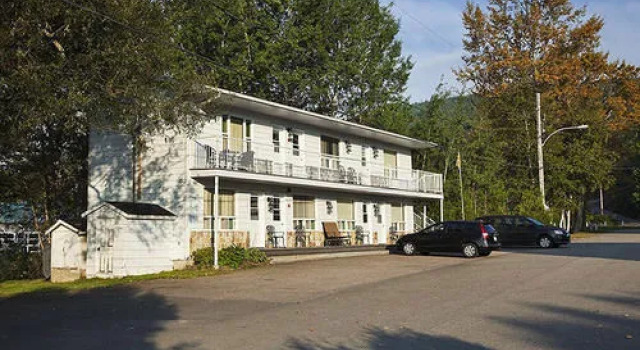 Auberge de la rive de Charlevoix - Auberge de jeunesse familiale pour voyageurs de tous âges, Foglalás Hostel Saint-Joseph-de-la-Rive Le Massif