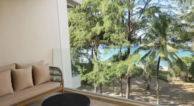Номер Premium с балконом и oceanfront Radisson Blu Resort, Phuket Mai Khao Beach