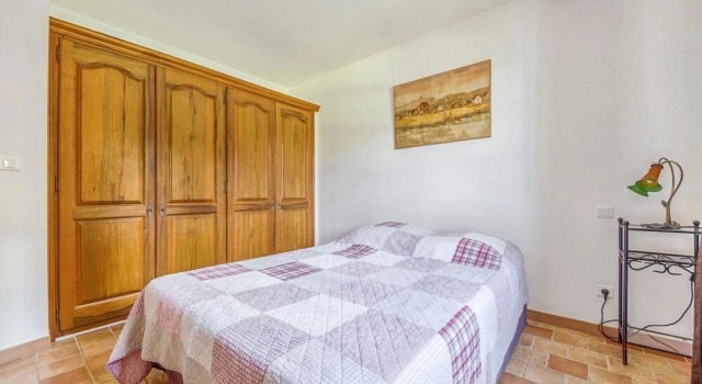 Alluring Holiday Home in Seguret With Private Swimming Pool, Prenota Hotel Seguret Valchiusa