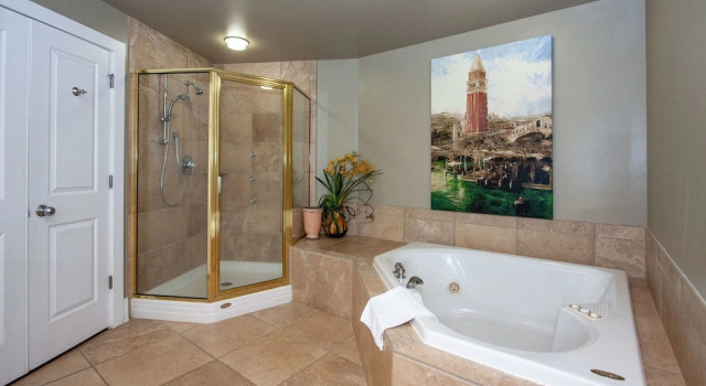 Three Bedroom Plus Media Unit With Balcony - Unit Crd1002, Boek Hotel SPA-hotels in Alabama, SPA