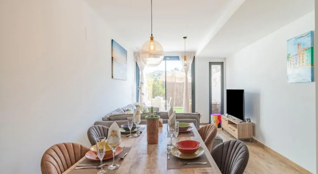 Villajoyosa Home With Shared Pool