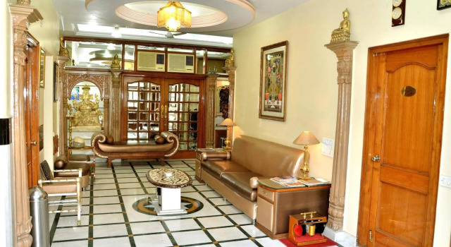 Bajaj Indian Home Stay, Забронировать Отель Отели Нью-Дели с парковкой, рядом с Больница сэра Ганги Рама, Парковка
