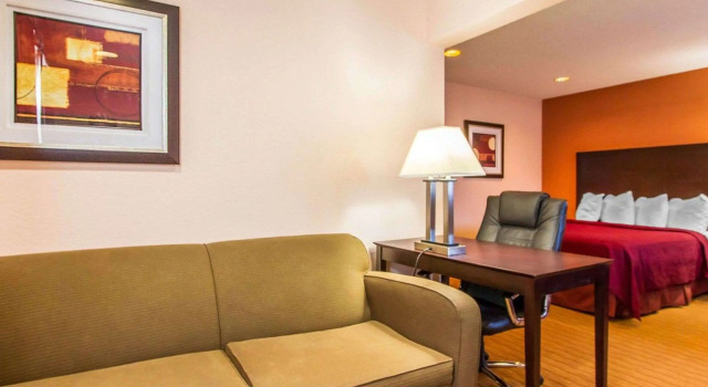 Четырёхместный люкс Quality Inn & Suites Ottumwa North