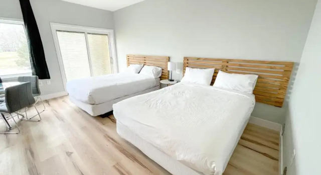 Четырёхместный номер Deluxe с видом на озеро Lake Bluff Inn and Suites