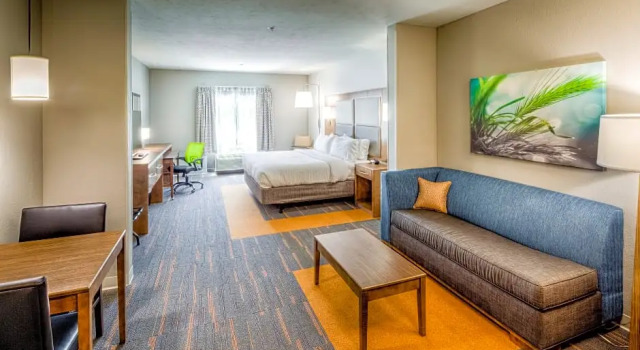 Двухместный люкс c 1 комнатой Holiday Inn Express & Suites Cleveland/Westlake by IHG