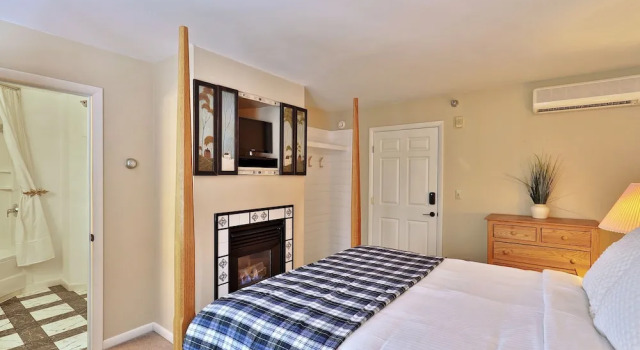 Rent An Inn! Takeover The Birch Ridge W/ Your Group. Mountain Lodge: 11 Rooms, Bar, Fireplace. 28ppl 11 Bedroom Home
