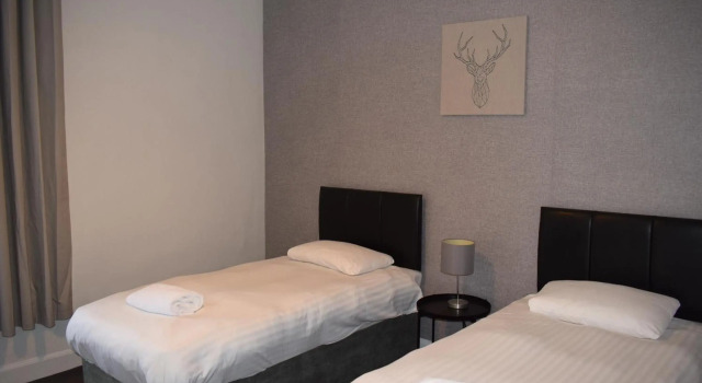 Kelpies Serviced Apartments McDonald- 2 Bedrooms, Забронировать Апартаменты/квартира Отели Центральной Шотландии с парковкой, Парковка