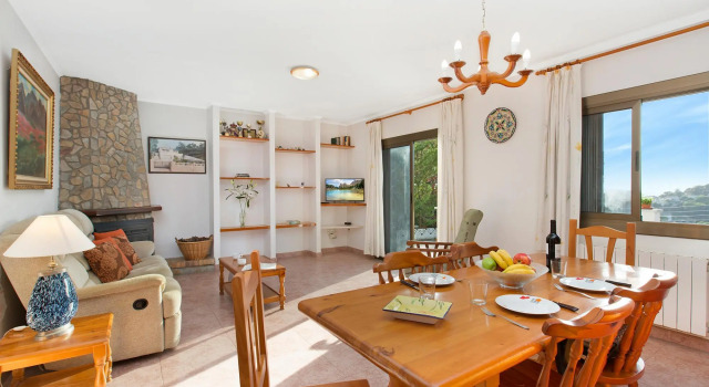 Conchi in Vidreres with 4 bedrooms and 1 bathrooms, Забронировать Отель Видрерас Провинция Жирона