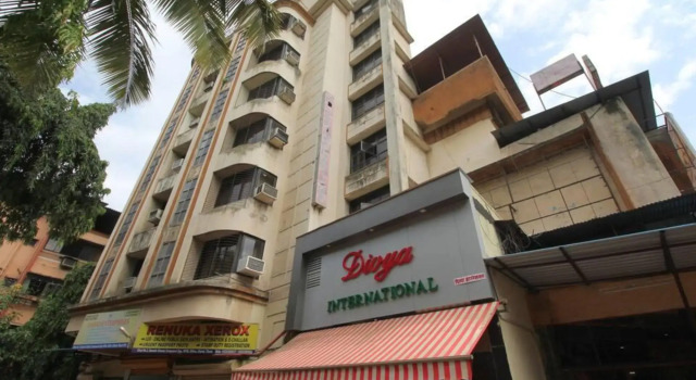 Hotel Divya International, Забронировать Отель Тхана Mumbai Region, рядом с Торговый центр Viviana Mall