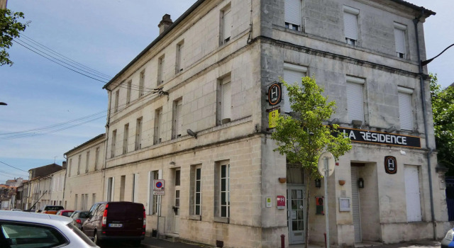 Logis Hôtel La Résidence, Cognac Centre, Забронировать Отель Отели в центре Коньяка, в центре, Парковка, Завтраки, Завтраки