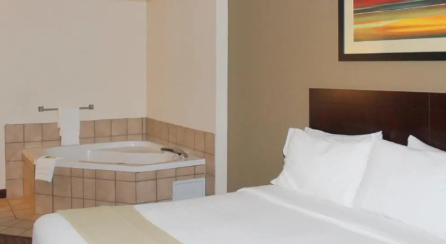 Двухместный номер Standard Holiday Inn Express & Suites Plainview by IHG