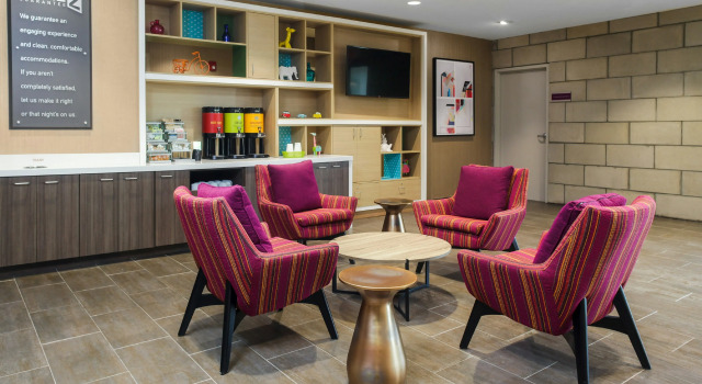 Home2 Suites By Hilton Louisville Airport Expo Center, Boek Hotel Hotels in Kentucky met parkeren, Parkeren