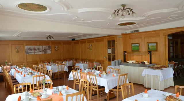 Hotel & Restaurant KRONE, Забронировать Отель Кресброн Баден-Вюртемберг