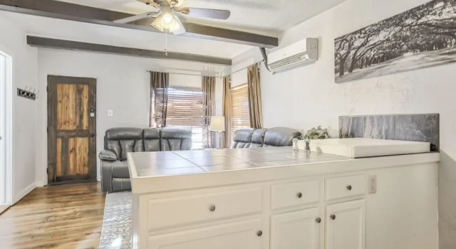 2BD Cozy Retreatclose to Red Rocksdogs Welcome!