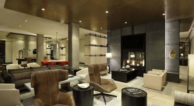 3BR Elegant Glass Penthouse Pool With Deck & Gym, Rezerwuj Apartament Hotele w Illinois z basenem, Basen