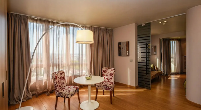 Люкс с балконом Sky Hotel