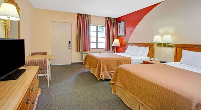 Howard Johnson Express Inn, Rezerwuj Hotel Hotele w Saint Augustine Area z basenem, Basen