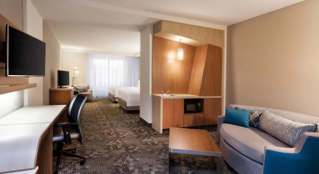 Четырёхместный люкс c 1 комнатой Courtyard by Marriott San Angelo