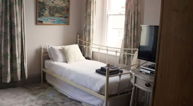 The Globe Angle, Prenota Bed & breakfast Angle Galles del Sud