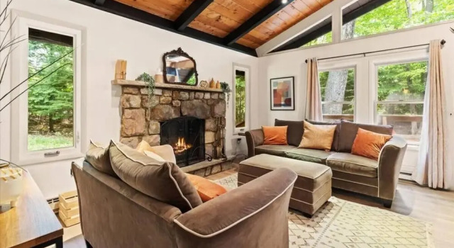 Unique 3Bedroom Poconos Chalet