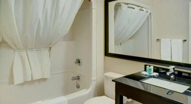 Четырёхместный номер Standard Цокольный этаж Comfort Inn West