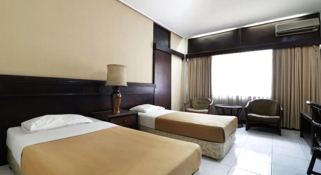 Camera Superior Istana Hotel Bandung Mitra RedDoorz