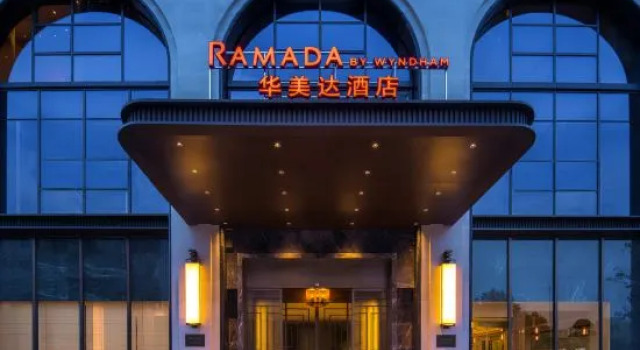Ramada Changsha Yuelu  Hotel, Rezerwuj Hotel Hotele biznesowe w Changsha, 4* 5*