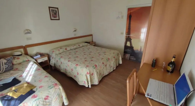 Трёхместный номер Standard с балконом Hotel Losanna Cervia