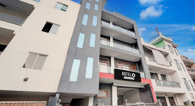 Townhouse Noida Sector 16 Metro Station