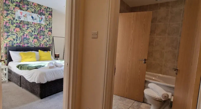 2-Bedroom with Free Parking in Coventry, Varaa Lomakoti Mökit kohteessa Merseyside, Mökki