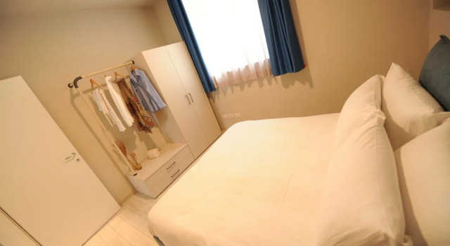 Apartment 1 Schlafzimmer mit Balkon und mit Blick auf den Innenhof Bene39