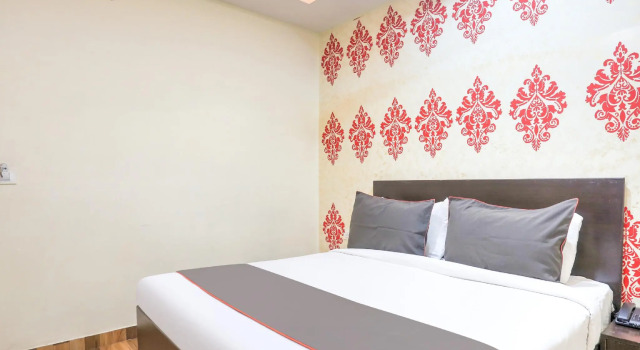 Collection O 77414 Hotel Krishna Pride, Забронировать Отель Отели штата Раджастхана с парковкой, Парковка