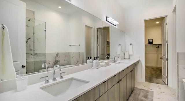 Апартаменты Newly-built Luxury Galleria Area Townhome!
