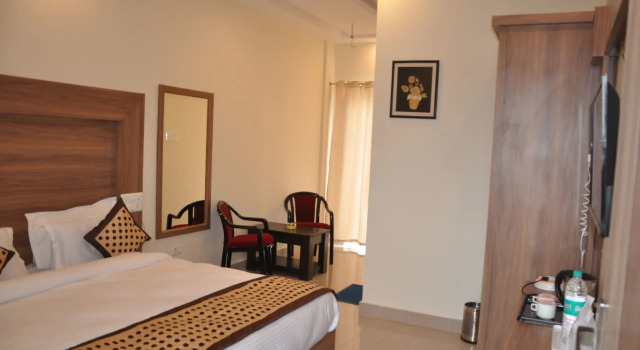 Hotel KSS Inn, Prenota Hotel Doiwāla Uttarakhand